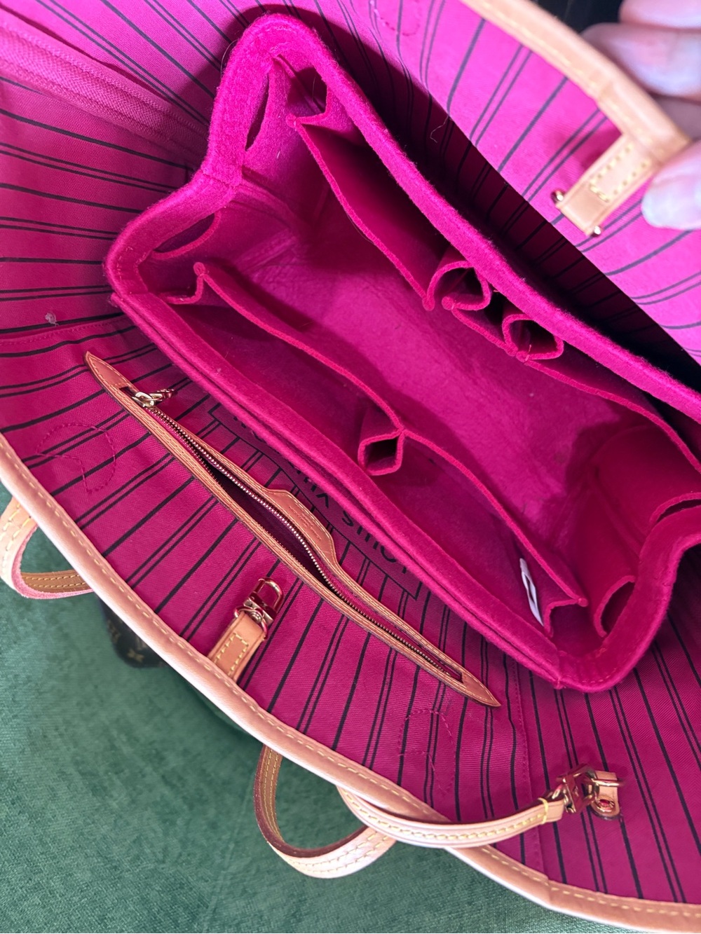 Louis Vuitton Monogram Neverfull Tote MM in Brown with Pink Interior with clutch - Picture 6 of 6